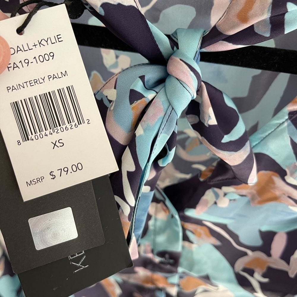 Kendall + Kylie Painterly Palm Blouse - XS - Picture 4 of 6